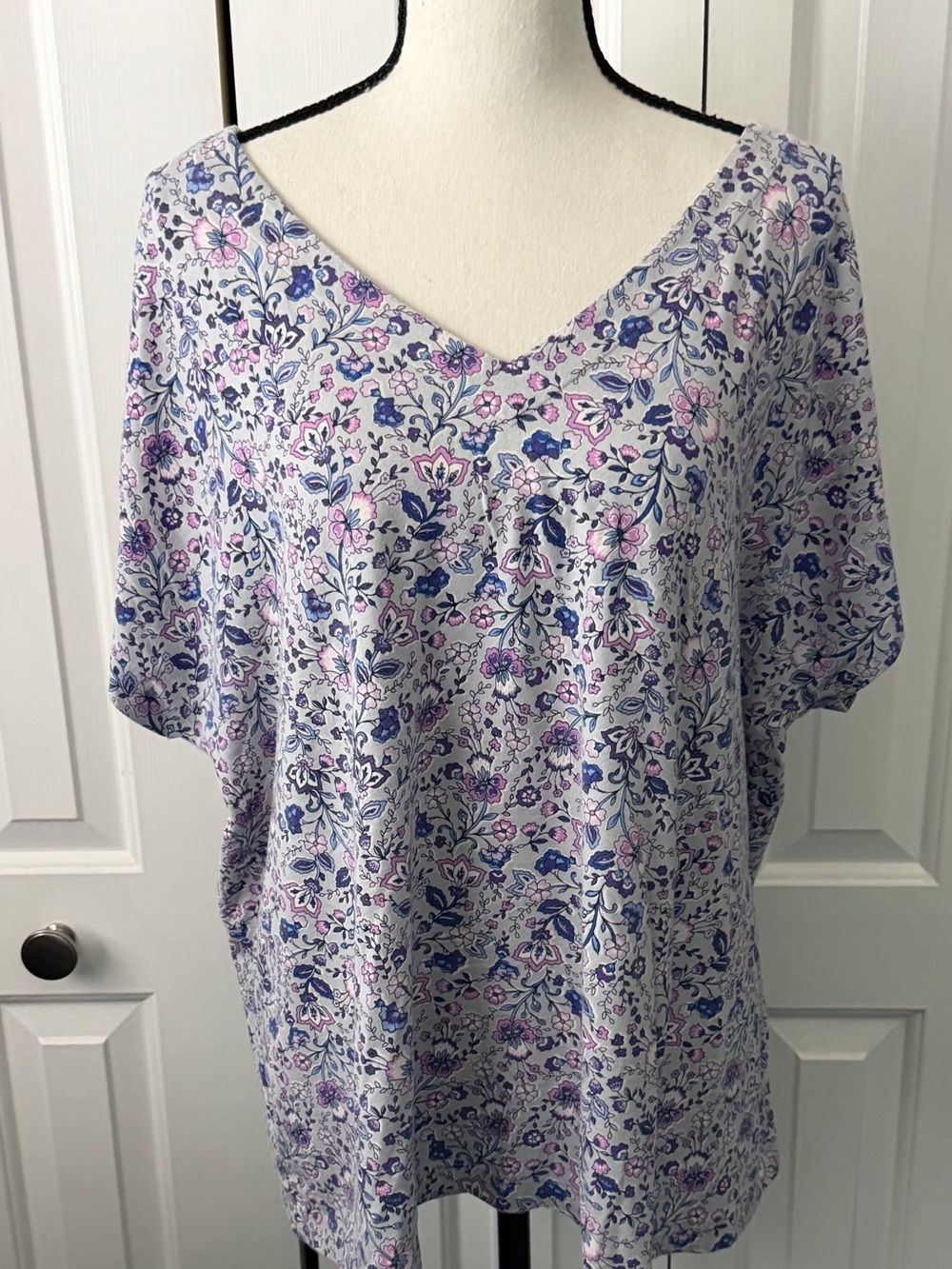 By J.Jill. Floral V-Neck Women's Top in Lavender and Pink Like New